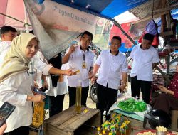 Polda Sultra Lakukan Sidak ke Pasar Tradisional di Kendari, Pastikan Takaran Minyak Goreng Minyakkita Sesuai