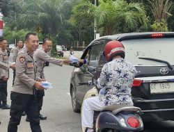 Biro SDM Polda Sultra Kembali Berbagi Takjil, Wujud Kepedulian di Bulan Ramadan