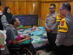 Wujud Kepedulian Kepada Personil, Kapolda Sultra Besuk Personel Polres Kendari yang Sakit