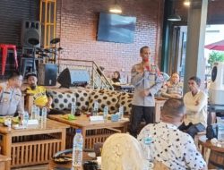 Nongkrong Bareng Insan Pers, Bidhumas Polda Sultra Ajak Ciptakan Kamtibmas Kondusif di Bulan Ramadhan