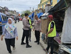 *Satgas Preemtif Gelar Penyuluhan Premanisme dan Pungli di Pasar Mandonga, Kendari*