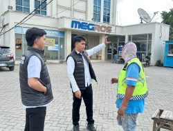 *Satgas Gakkum Tegur Juru Parkir Swalayan di Anduonohu Terkait Dugaan Pungli Berkedok Uang Keamanan*