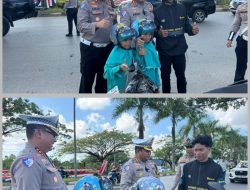 Dirlantas Polda Sultra Bagi Helm saat Operasi Patuh Anoa 2025